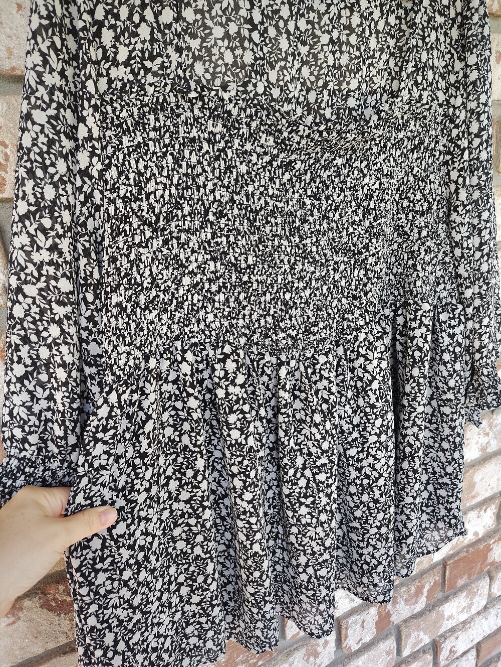 Torrid Black & White Ditsy Floral Smocked Babydoll Top Sz 4X (26) Romantic Boho - Picture 5 of 9
